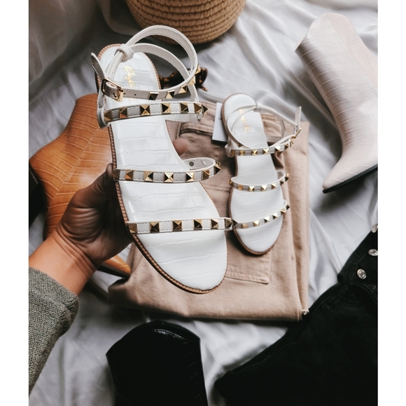 🚨Neutrally in love Collection// White Sandal - Picture 3 of 3